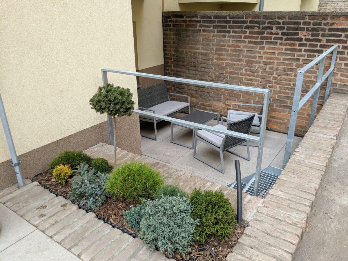 Ap 1 - Apartments 4U Brezinova "Overnight Simply" Hradec Králové Exterior foto